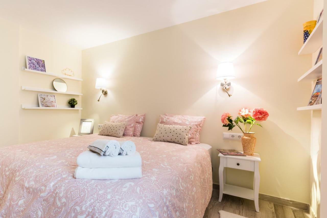 Malaga Centre Apartment With Parking Exterior photo