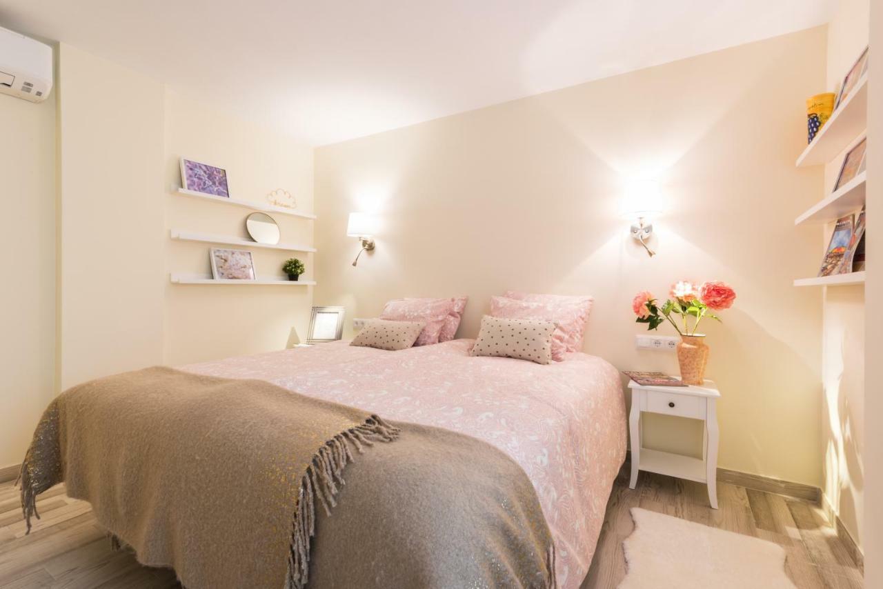 Malaga Centre Apartment With Parking Exterior photo